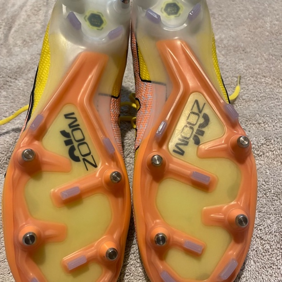 Athletic_Shoes